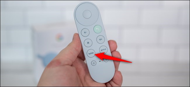 Appuyez et maintenez le "Youtube" bouton sur le Chromecast avec la télécommande Google TV