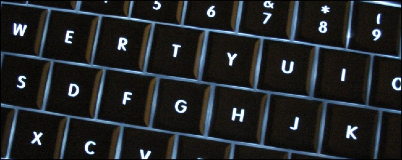 Quelle touche d'un clavier Mac correspond au symbole ⇥?