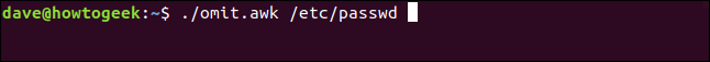 le "./omit.awk / etc / passwd" commande dans une fenêtre de terminal.