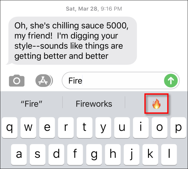Appuyez sur l'emoji dans la zone de texte prédictif pour l'insérer dans les messages Apple