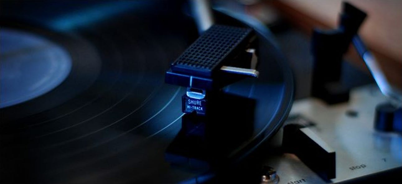 Comment ajouter le sifflement et le bruit nostalgiques d'un disque vinyle à des fichiers MP3
