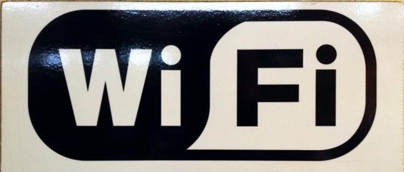 Quelle est la différence entre le Wi-Fi Ad-Hoc et le mode Infrastructure?