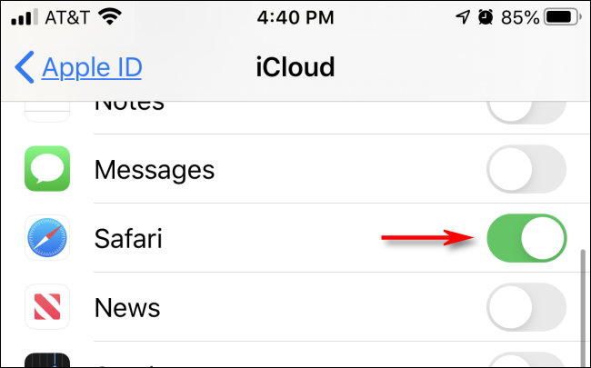 Appuyez sur le commutateur à côté de Safari dans les paramètres iCloud sur iPhone