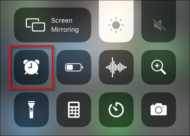 L'icône de raccourci d'alarme dans le centre de contrôle de l'iPhone