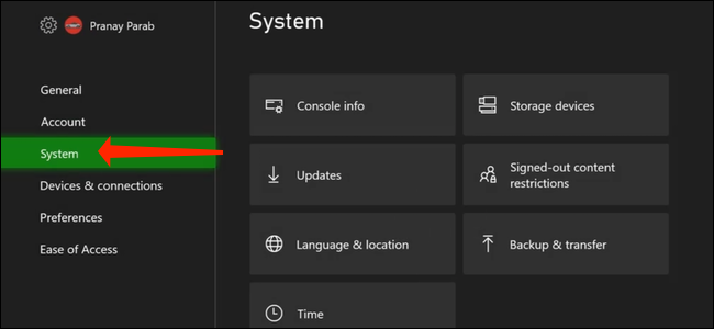 Lorsque vous avez ouvert "Paramètres" sur la Xbox Series X|S, vous pouvez sélectionner le "Système" onglet dans le volet de gauche. 