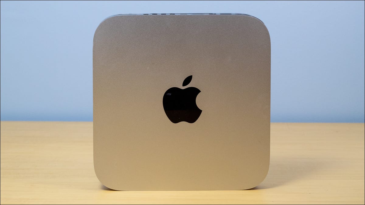Apple Mac Mini posé sur une table