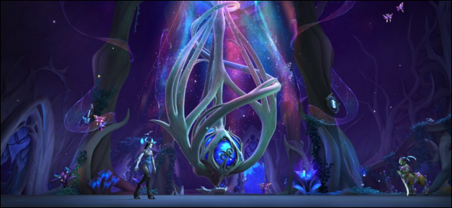 Une scène de World of Warcraft chargée de bleus et de violets, des êtres magiques entourant un grand orbe bleu.